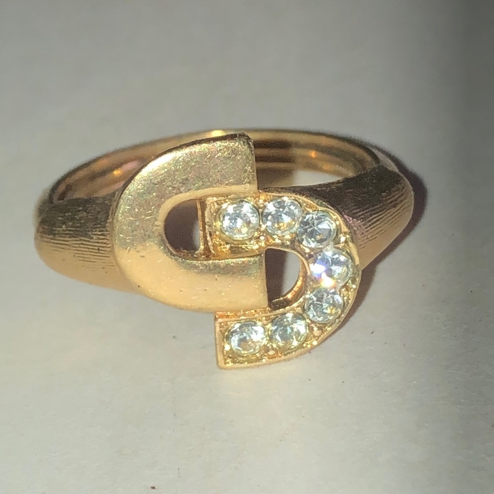 Avon Gold Tone Crystal Accent Ring - Elegant D-Shaped Design
